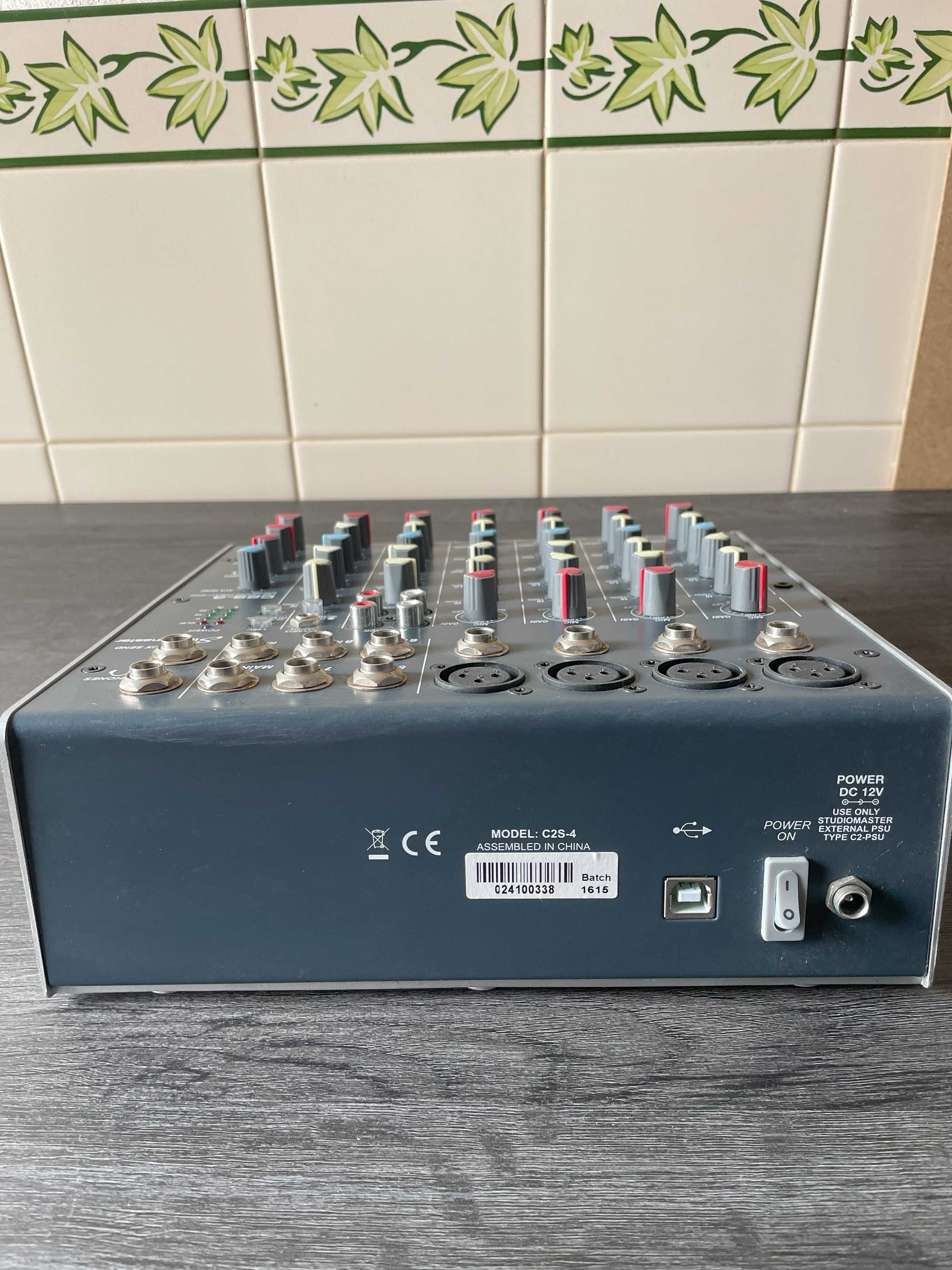 Interface de Áudio USB - Studiomaster C2S 4