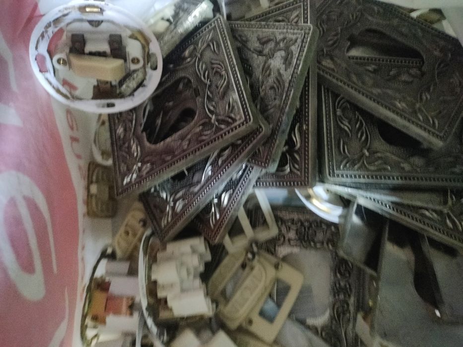 Interruptor e tomadas antigas