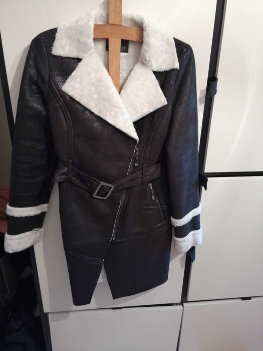 Casaco elegante preto brilhante