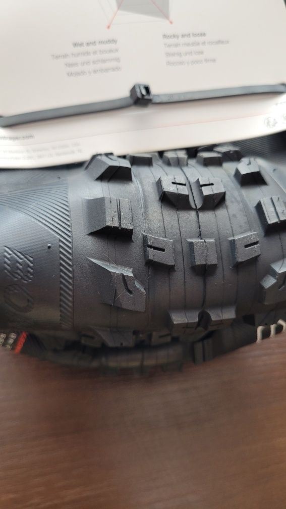 Opona Bontrager SE4 27.5 2.40  (Maxxis, dhf, Continental, Schwalbe)