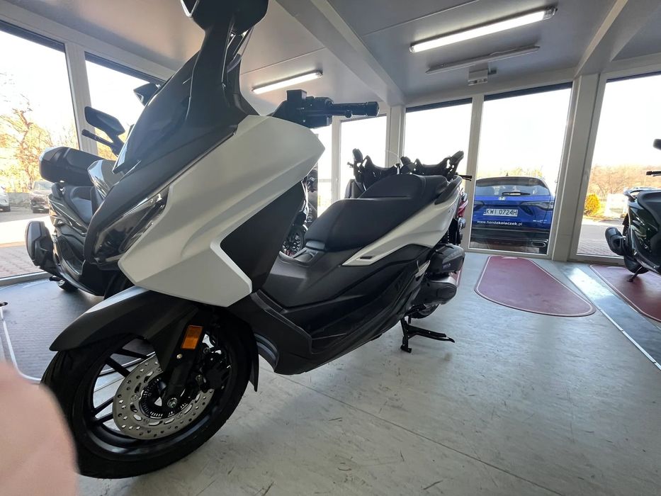 Honda NSS Forza 125 NSS 125 BIAŁY od ręki model 2025