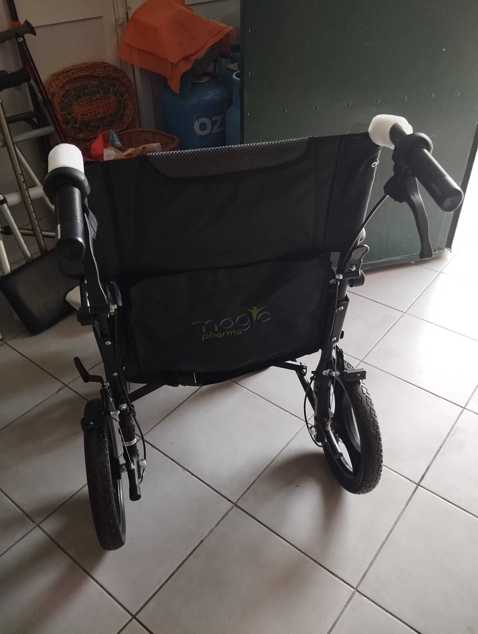 Cadeira de rodas nova sem usar