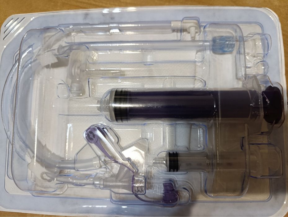 Трубка для корміння через низькопрофільну гастростому