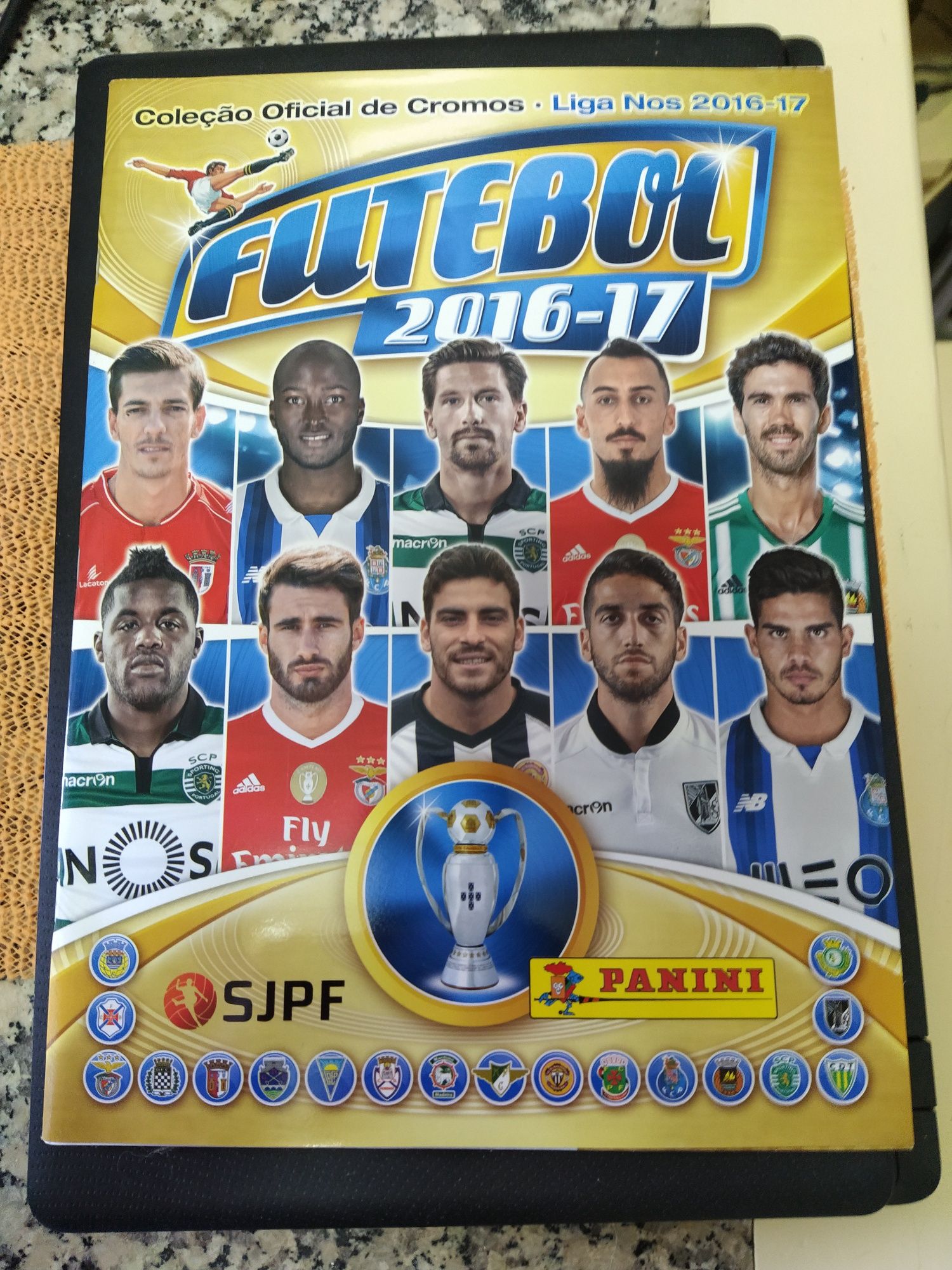 Cadernetas vazias Panini 2016/2017