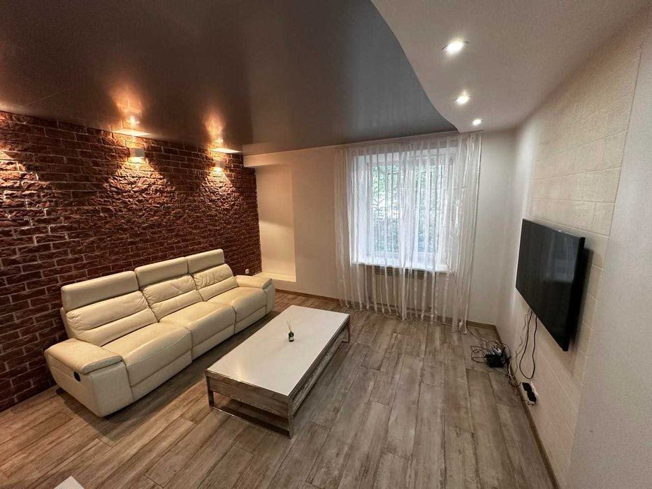 Сдам длительно 3-комнатную квартиру в центре!