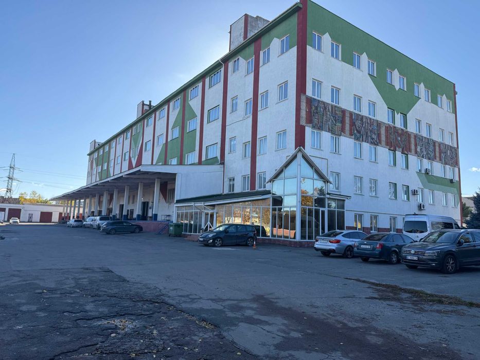 Продається 5-поверховий офісний центр з ремонтом у Вінниці