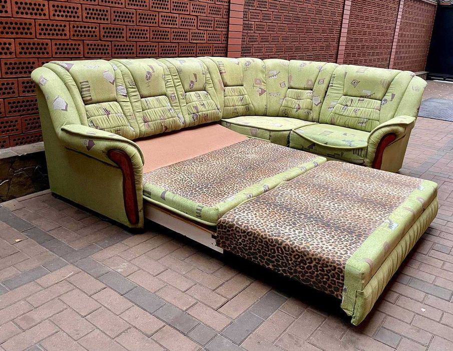 Шикарний м'який куточок в ідеальному стані. Тканина, що миється.