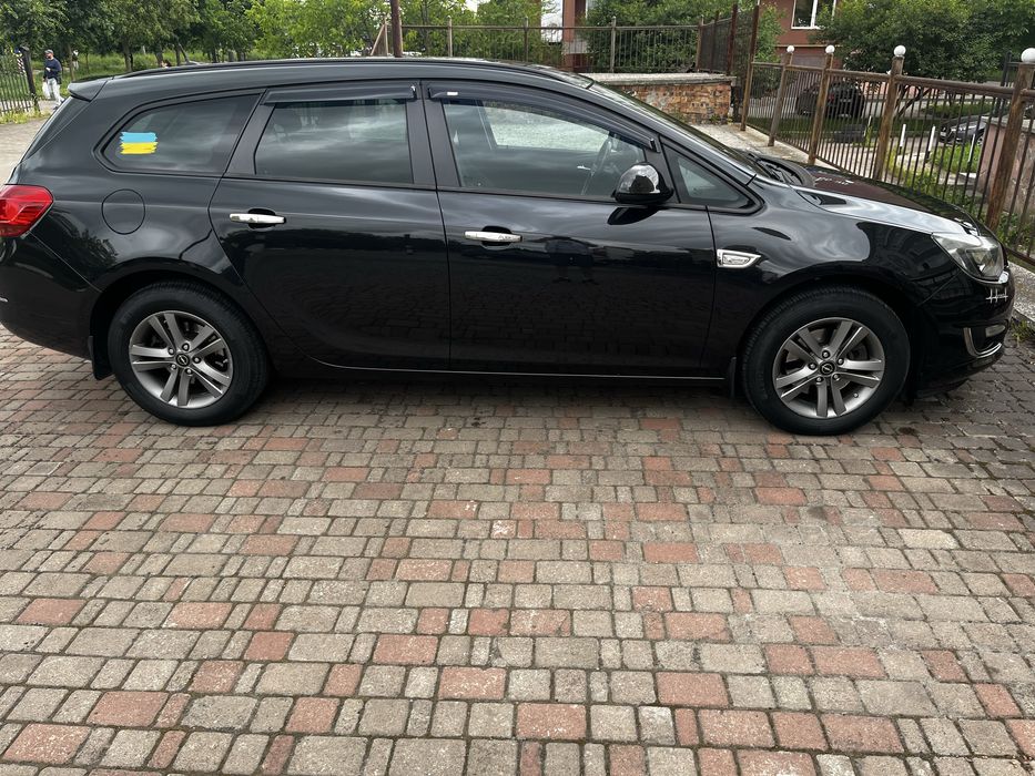 Продам авто Opel astra j 2015