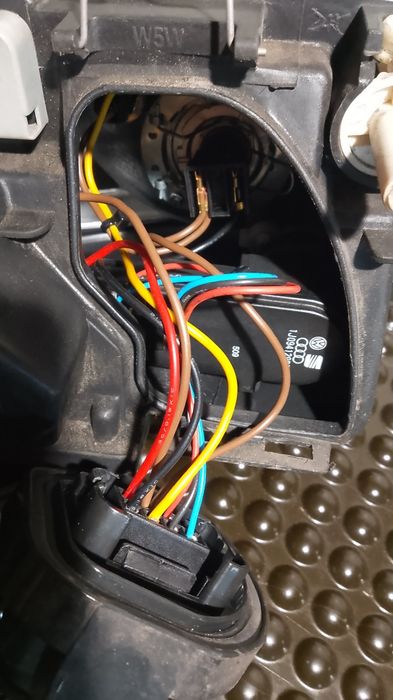 Lampa przód Audi A4 B5 lift Lewa jak nowa TYC