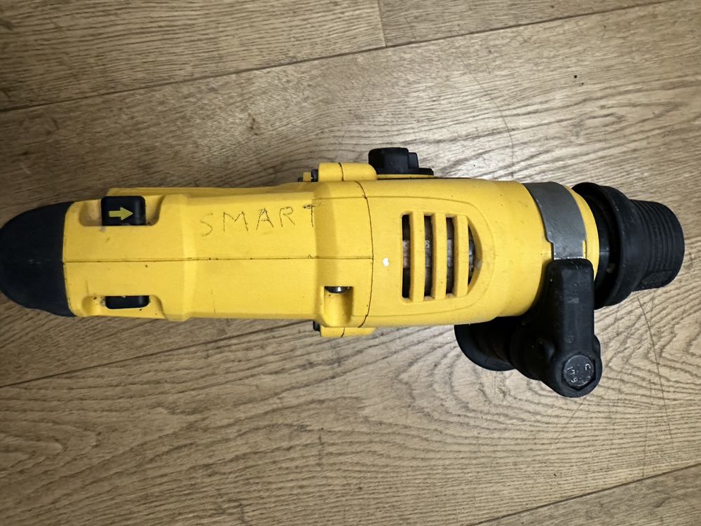 Перфератор Dewalt DCH253