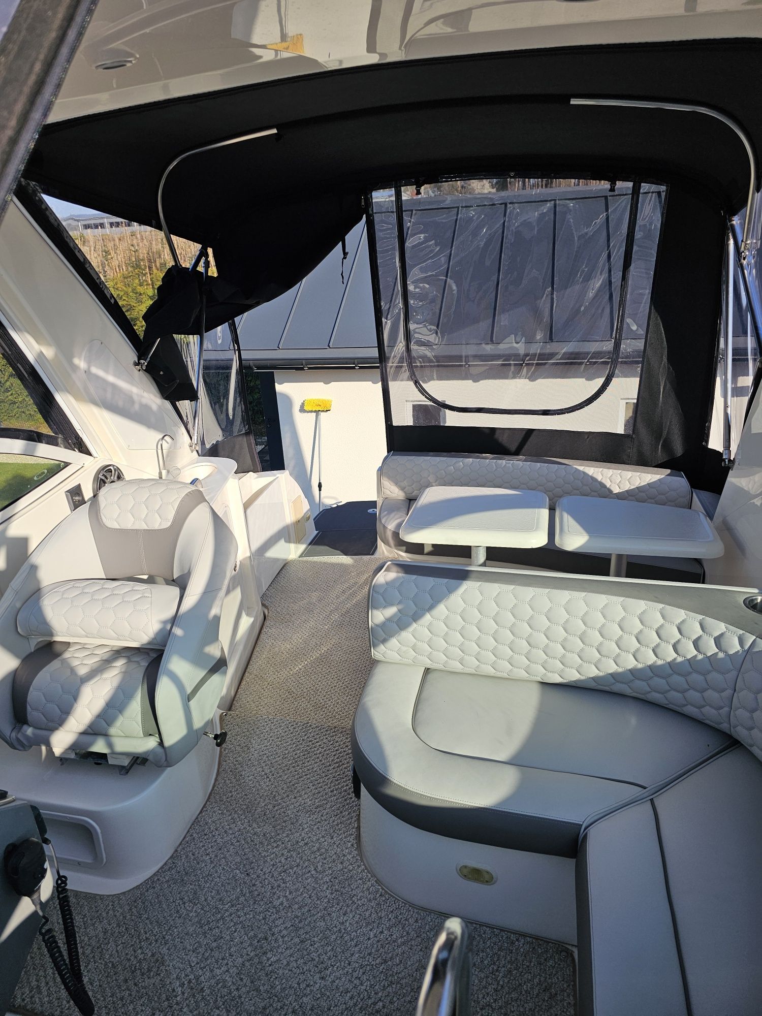 Cruisers yachts 300 express