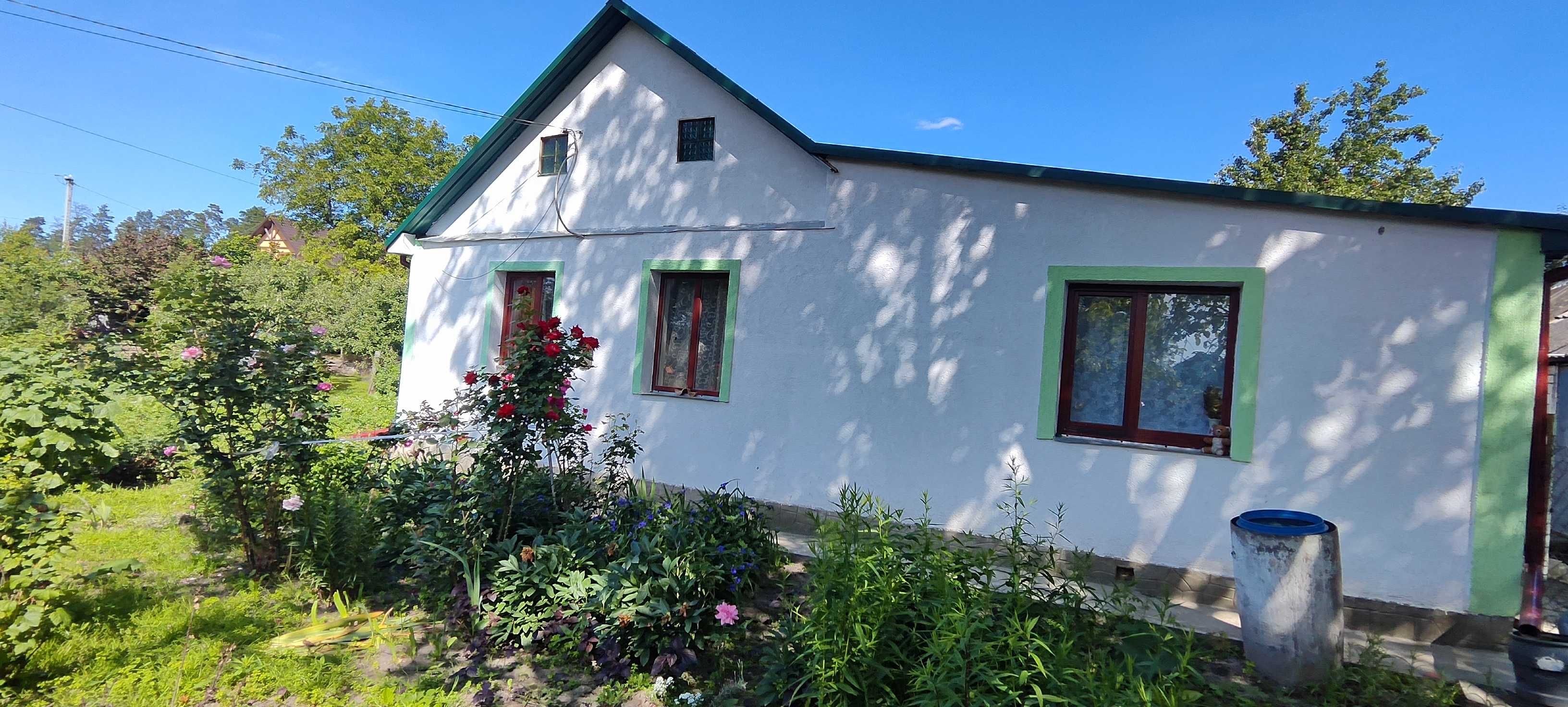 Продається одноповерховий цегляний будинок.Три кімнати.11 соток землі