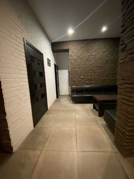 Оренда приміщення 125 кв.м на м. Позняки (фасад) без комісії!