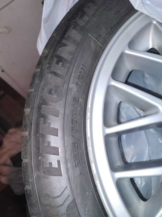 Na sprzedaż felgi aluminiowe do BMW z oponami letnimi