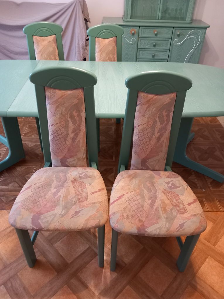 Stół Krzesła Komoda