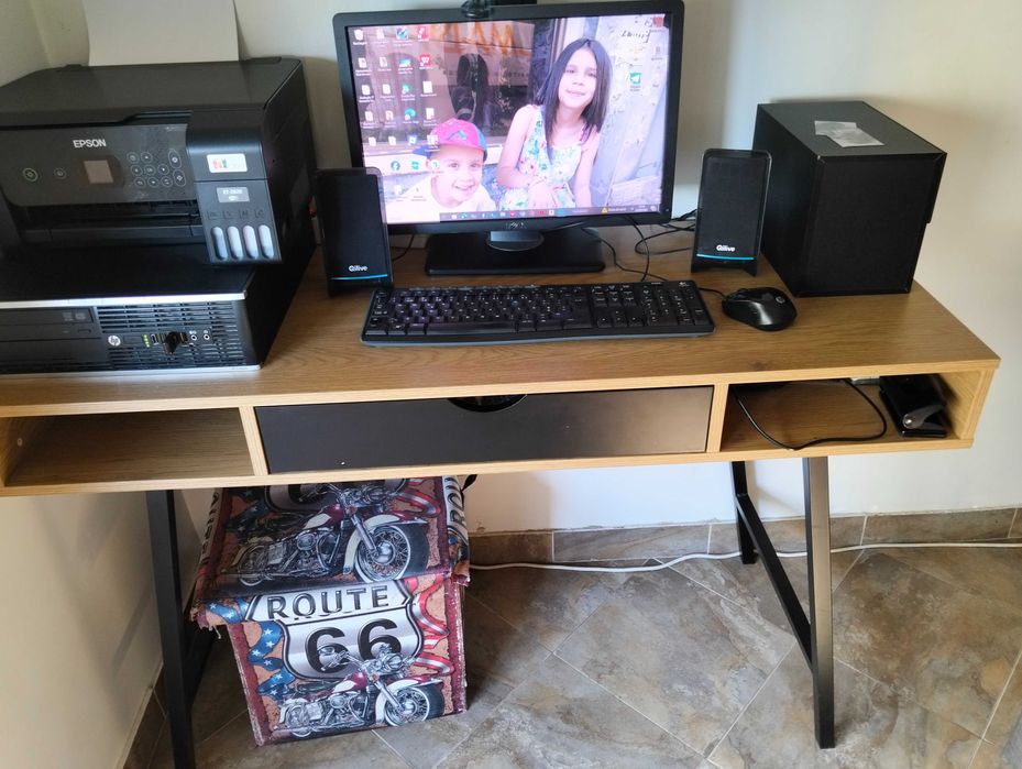 Mesa que funciona como secretária