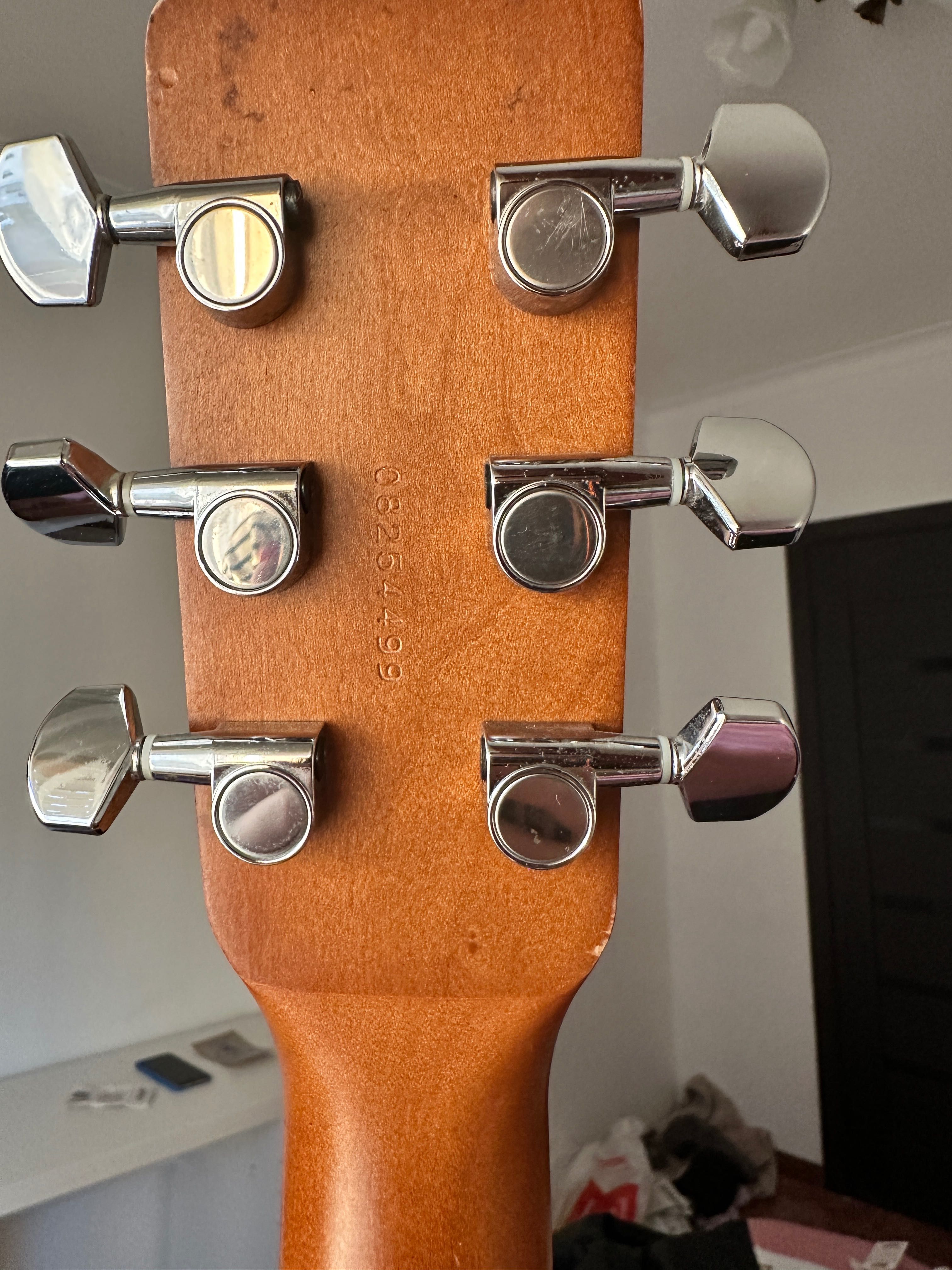 Guitarra Acústica ‘Art & Lutherie’ - Made in Canada
