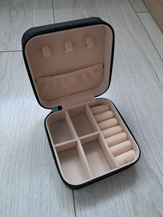 Szkatułka etui na biżuterię skarby