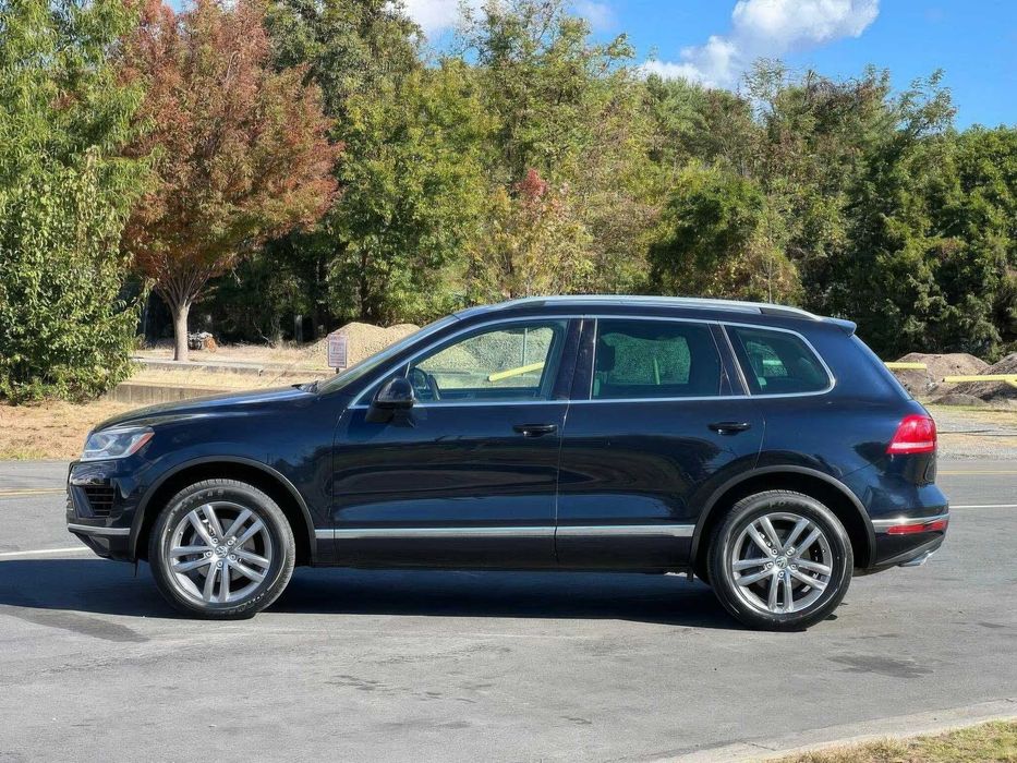 Volkswagen Touareg Lux      2016
