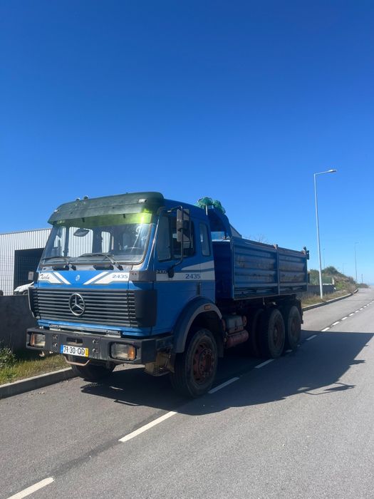 Camião Mercedes 2435 tribasculante