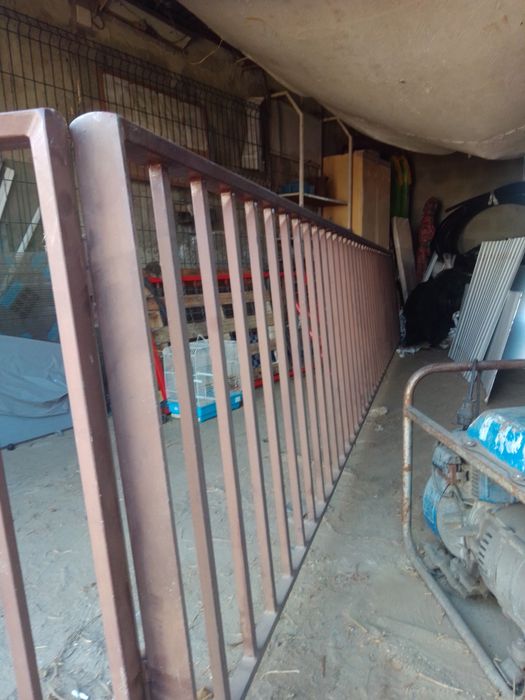 Grade de ferro com portão em óptimo estado de conservação