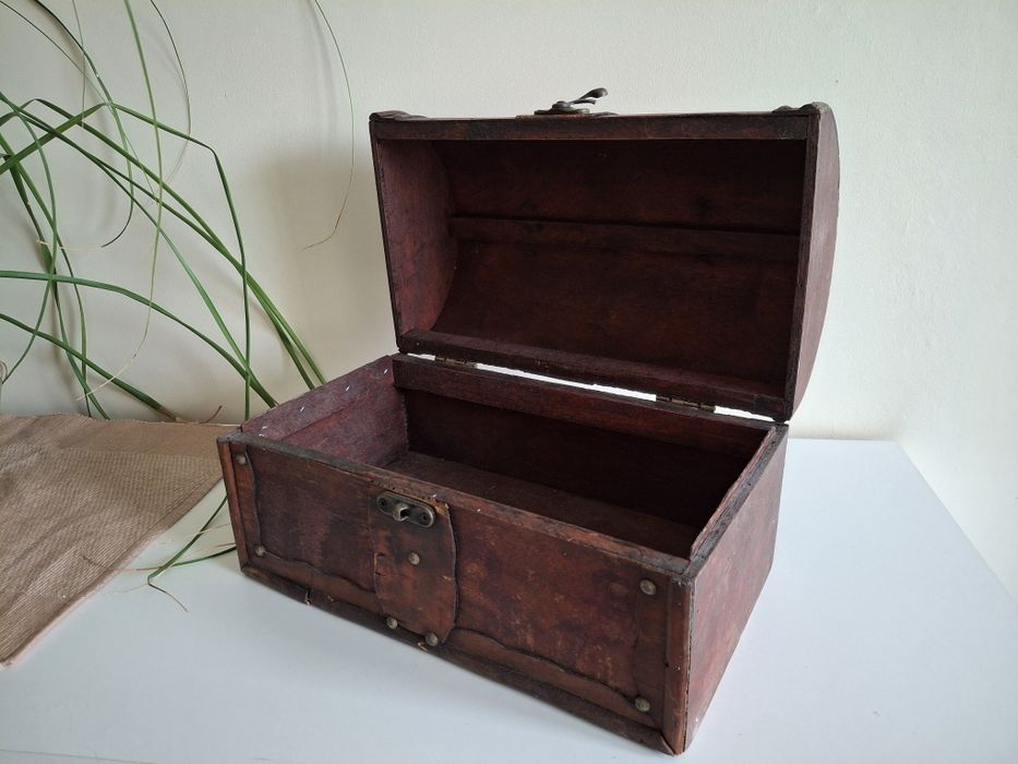 Kuferek na różności