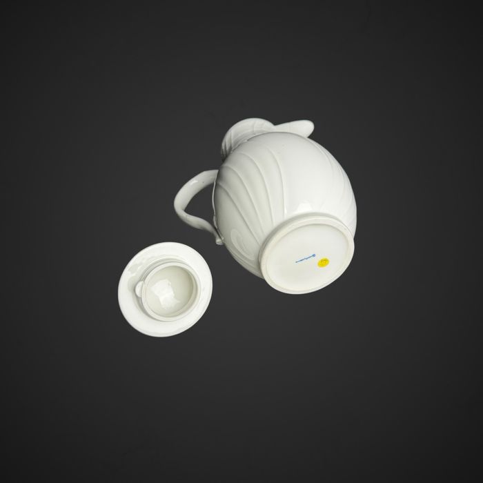 Biały porcelanowy dzbanek KPM Neuosier B5/100602