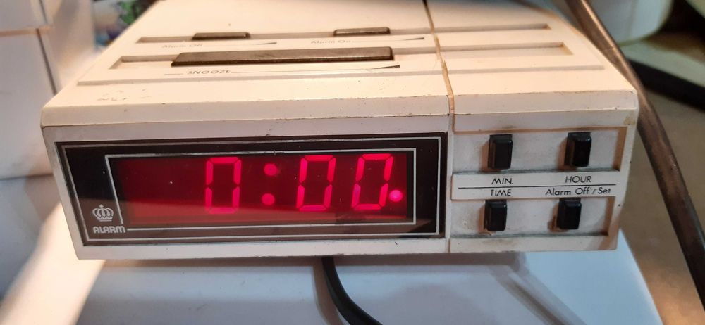 stary zegarek budzik elektroniczny WE-268 Kaufhalle AG Koln