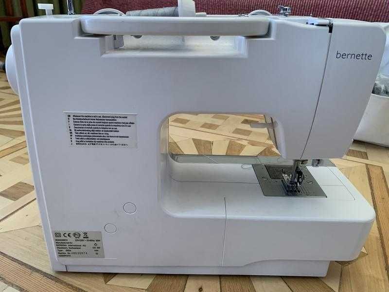 Швейна машина Bernina Bernette E82e