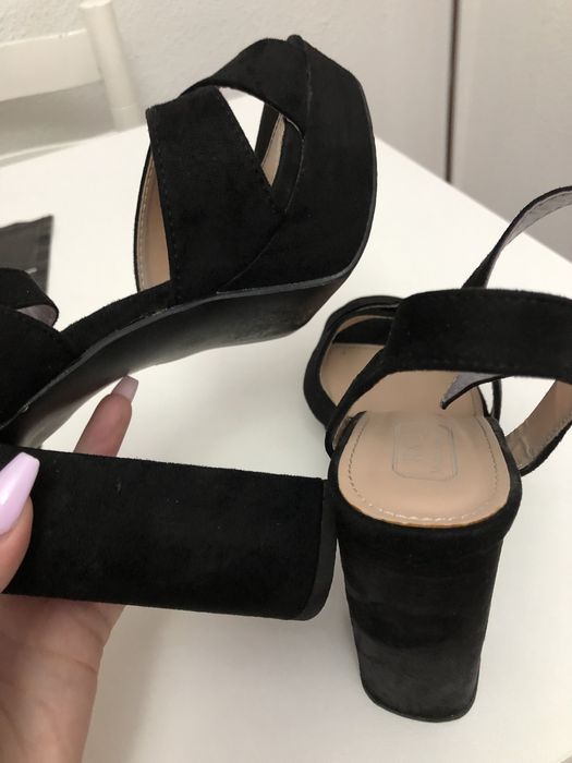 Sapatos veludo preto