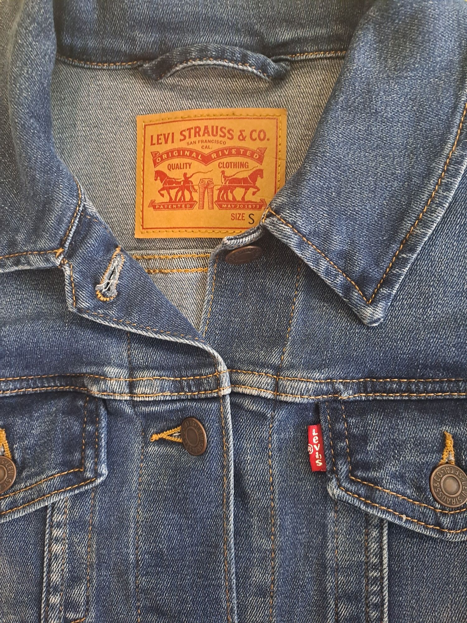 Джинсова куртка levis