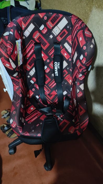 Авто крісло від 2 до10 років у гарному стані .Усі деталі по телефону .