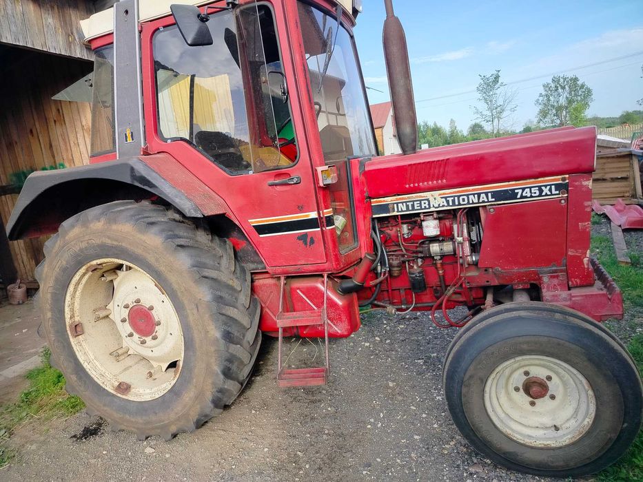 International 745 XL 72 konie