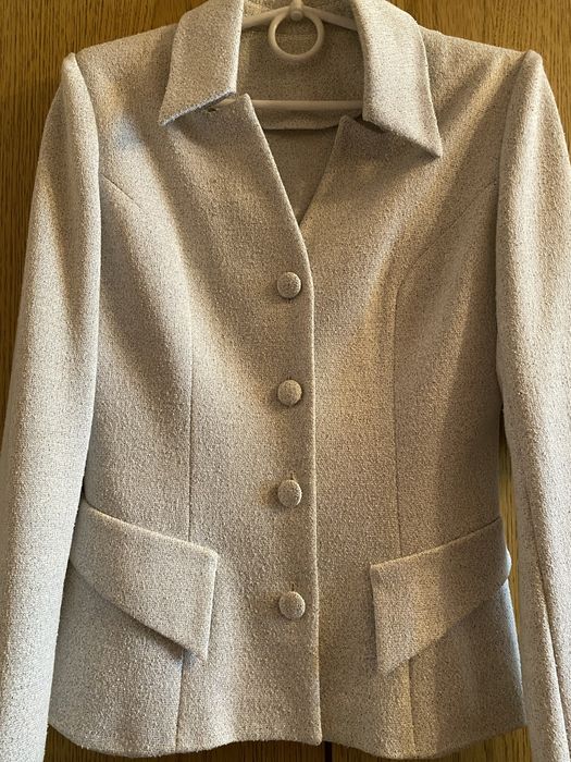 Костюм, жакет та спідниця, розмір М (40).