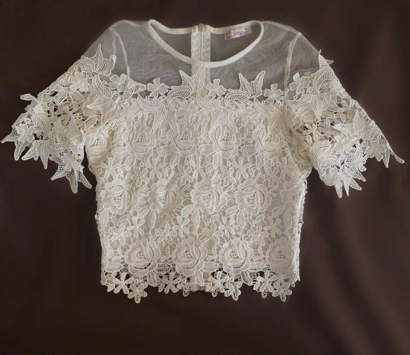 Жіноча мереживна блузка