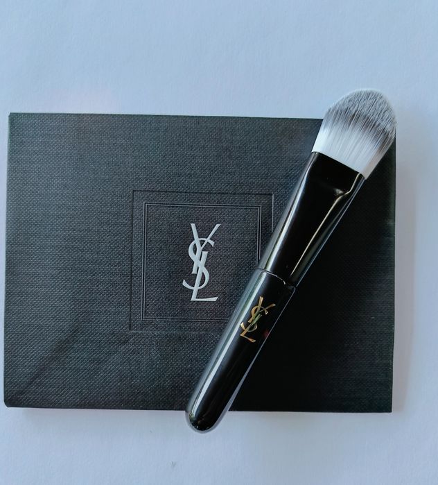 Yves Saint Laurent mini foundation brush -miniatura
