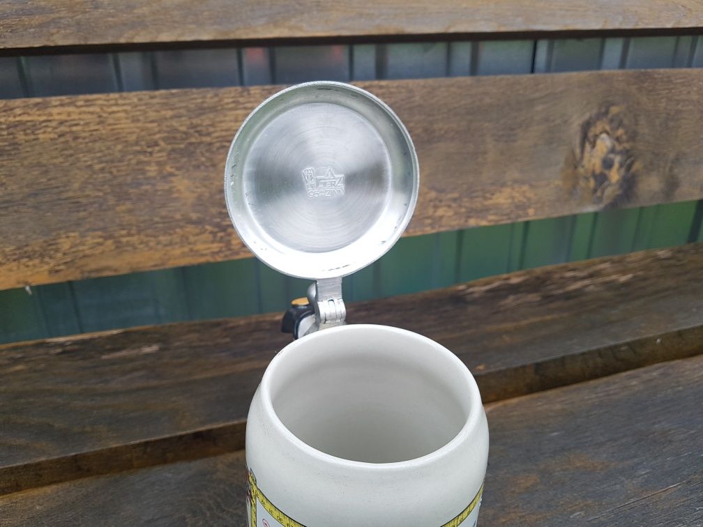 Kufel ceramiczny firmy Gerz. Unikat z metalową pokrywką