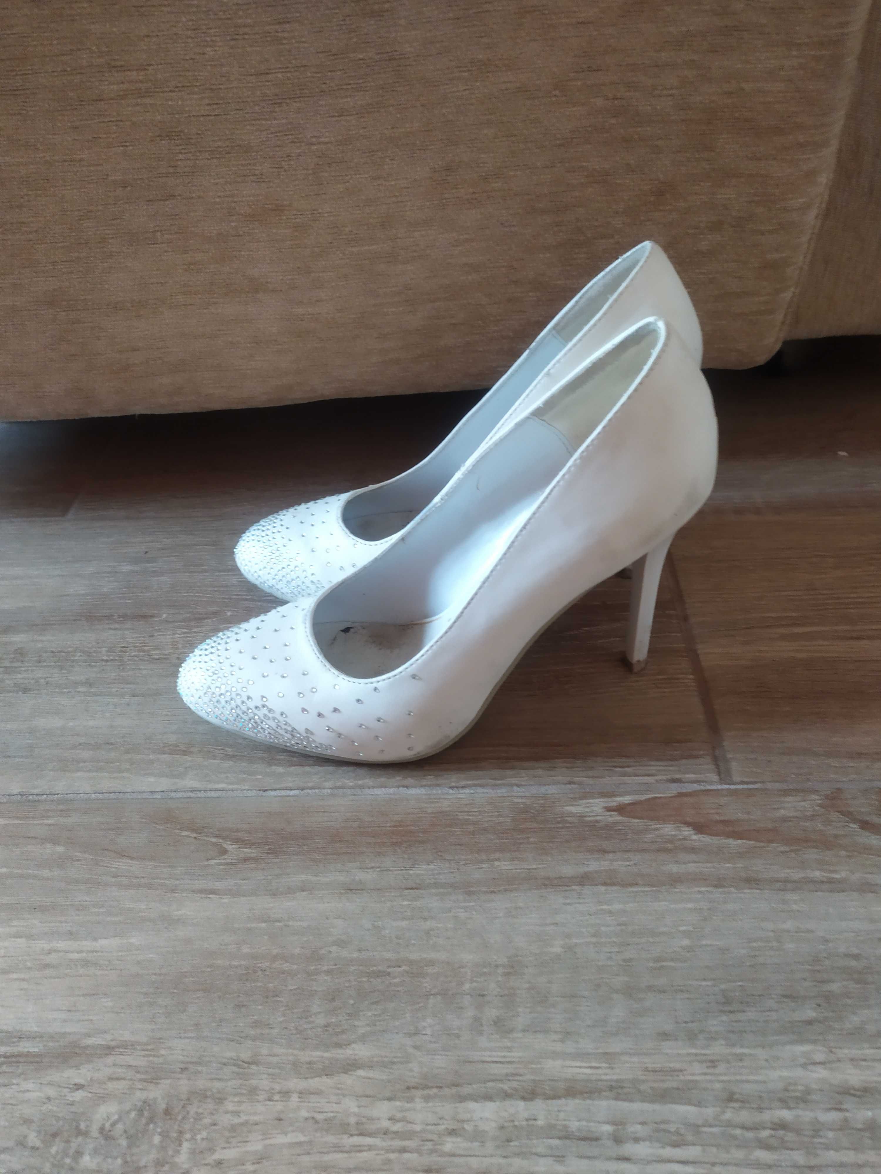 Білі туфлі 36 розмір