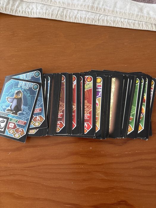 145 cartas Invizimals da caderneta Evolution