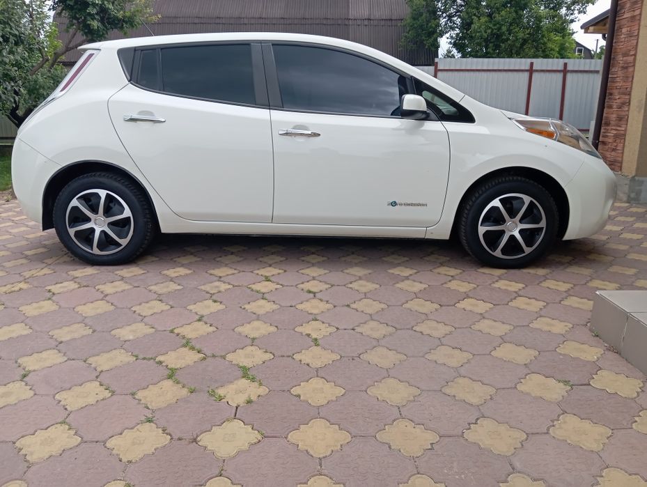 Продам Nissan Leaf