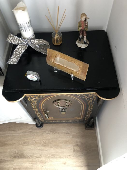 Cofre Antigo em ferro