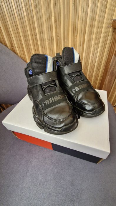 Продав кросівки для хлопчика