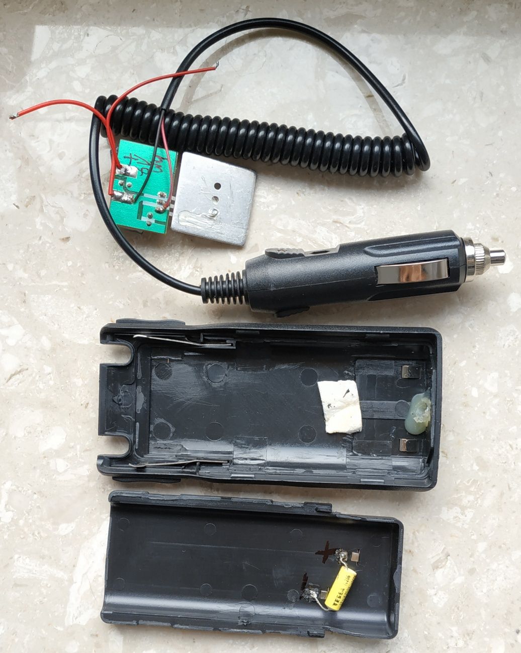 Do radio Baofeng UV-82 eliminator baterii rozebrany