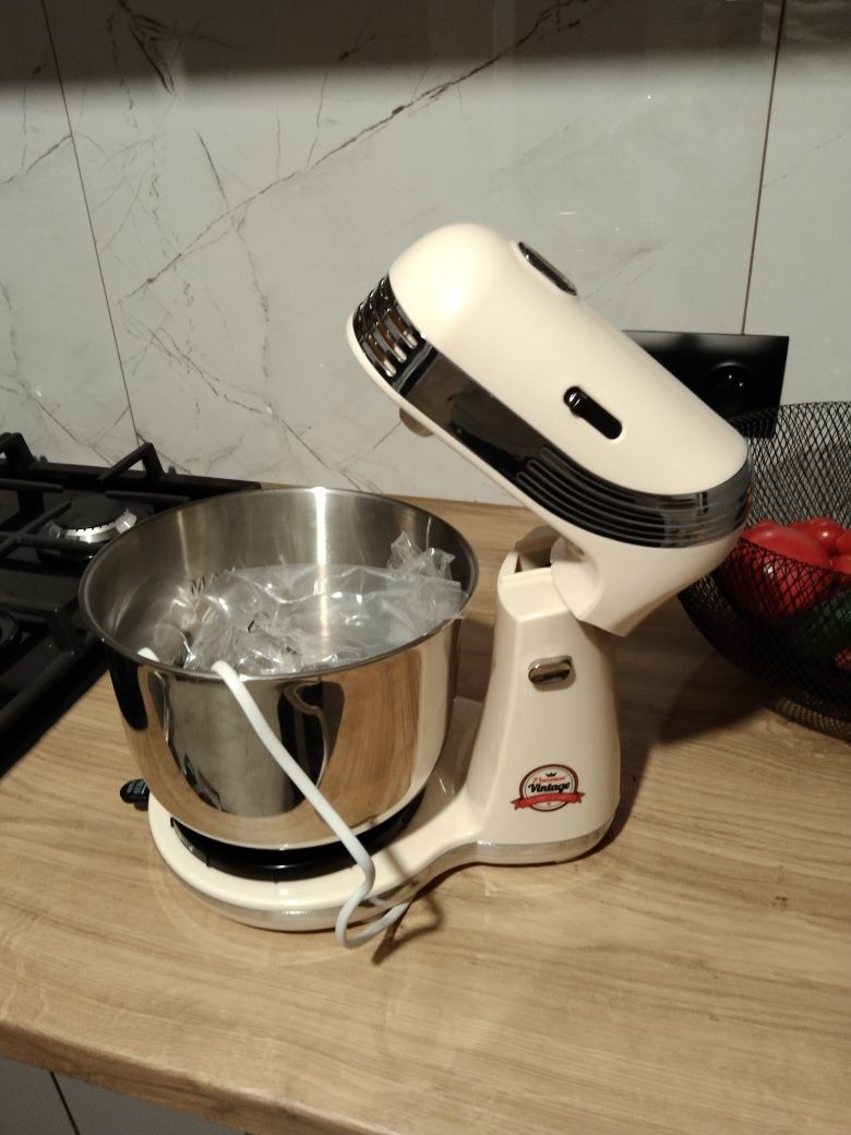 Robot kuchenny, robot z misą, mikser