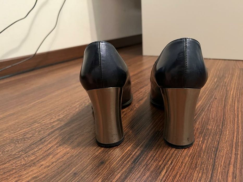 Czółenka na słupku