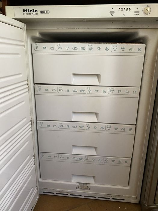 Морозильна камера Milele