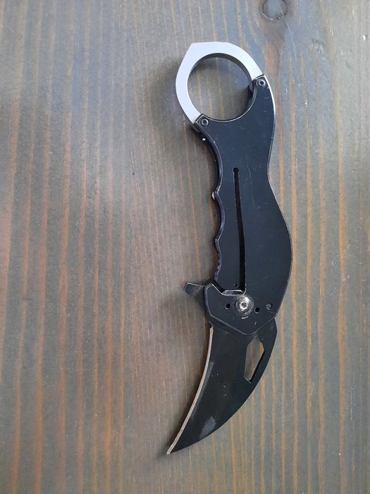 Nóż typu karambit