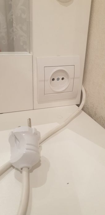 Продам візажний стіл +тумба +крісло