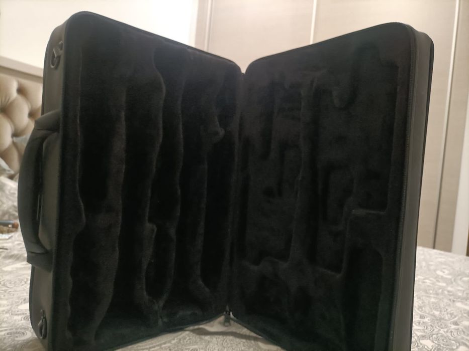Vende-se estojo para dois clarinetes Selmer