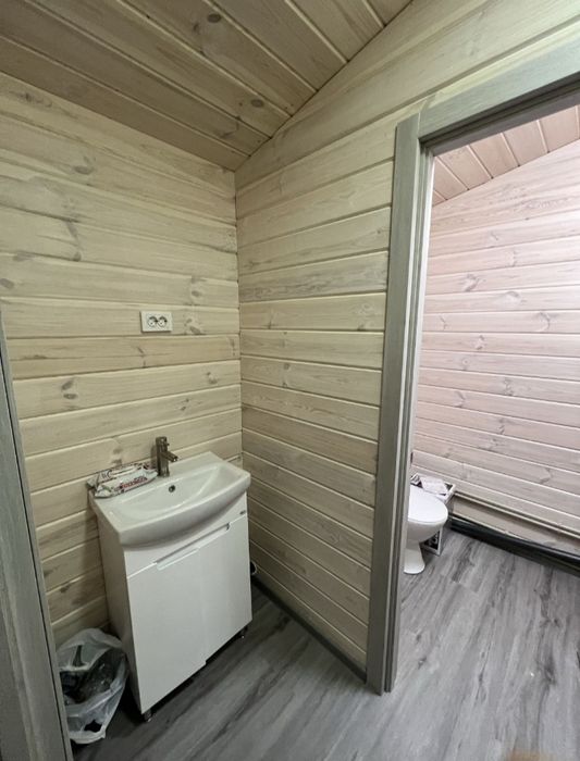 Садовая бытовка,  утеплена для проживания круглый год.